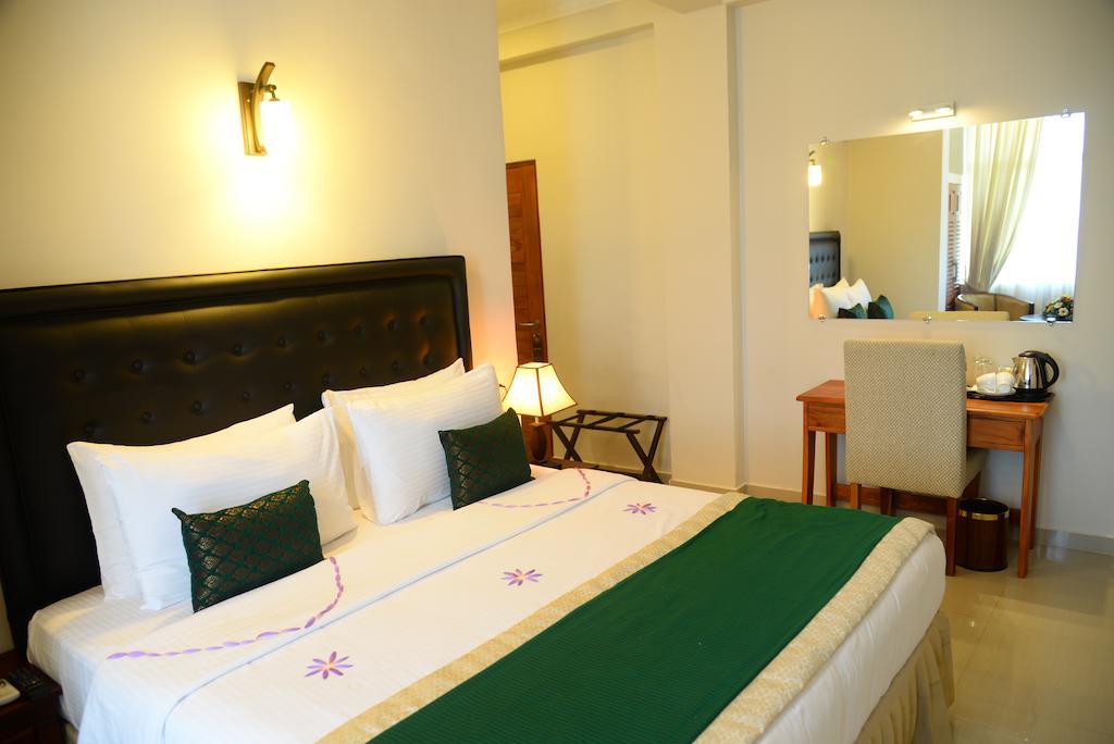 Lazaani Hotel Коломбо Екстериор снимка