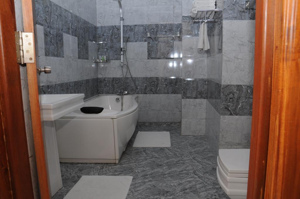 Lazaani Hotel Коломбо Екстериор снимка