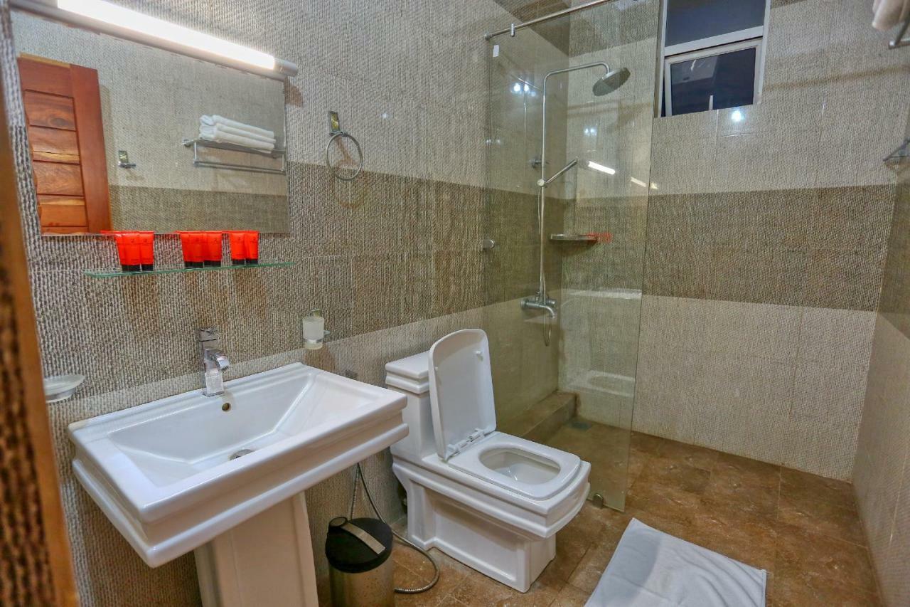 Lazaani Hotel Коломбо Екстериор снимка