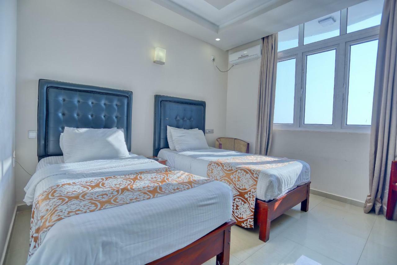Lazaani Hotel Коломбо Екстериор снимка