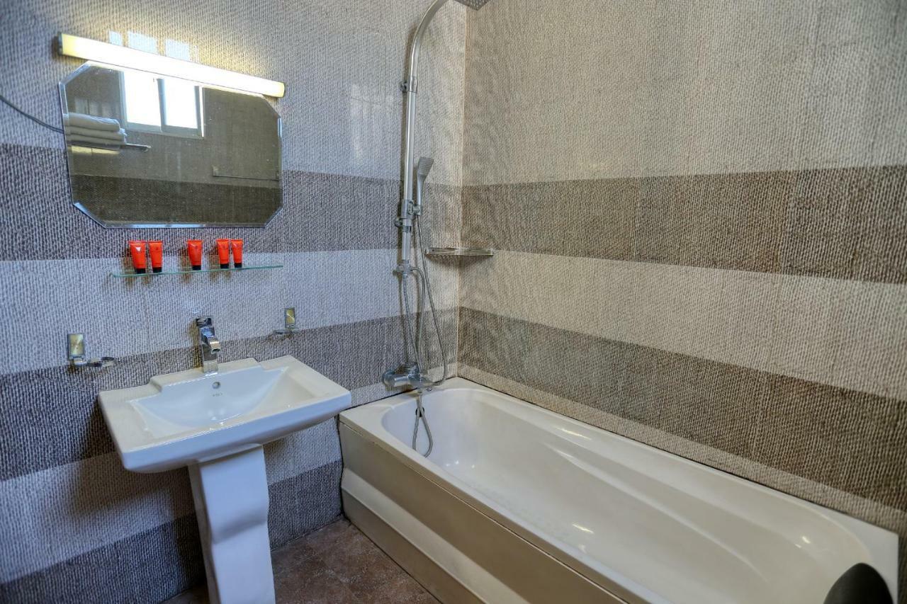 Lazaani Hotel Коломбо Екстериор снимка