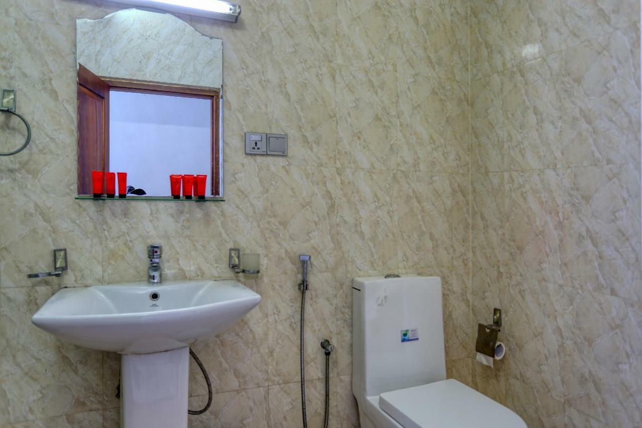 Lazaani Hotel Коломбо Екстериор снимка