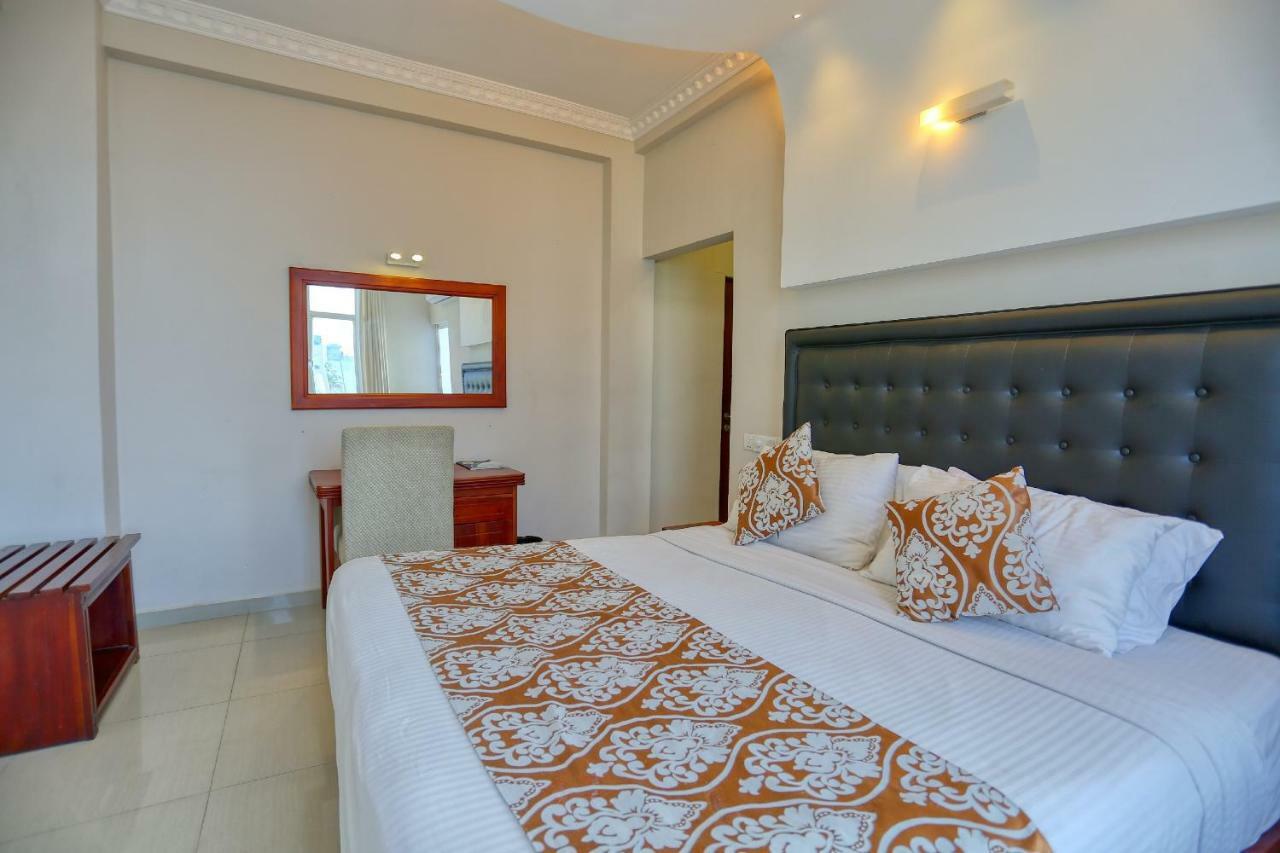 Lazaani Hotel Коломбо Екстериор снимка