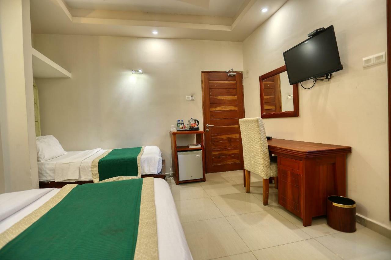 Lazaani Hotel Коломбо Екстериор снимка