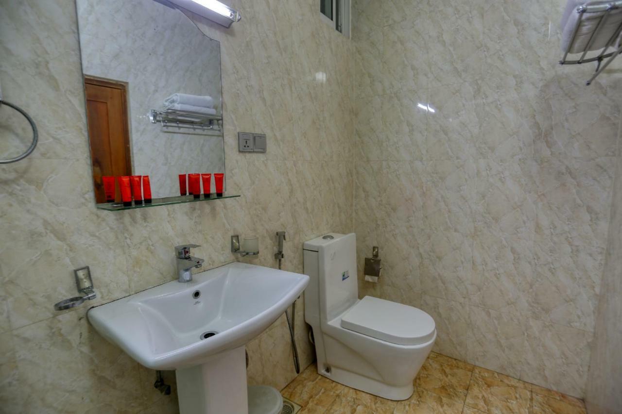 Lazaani Hotel Коломбо Екстериор снимка