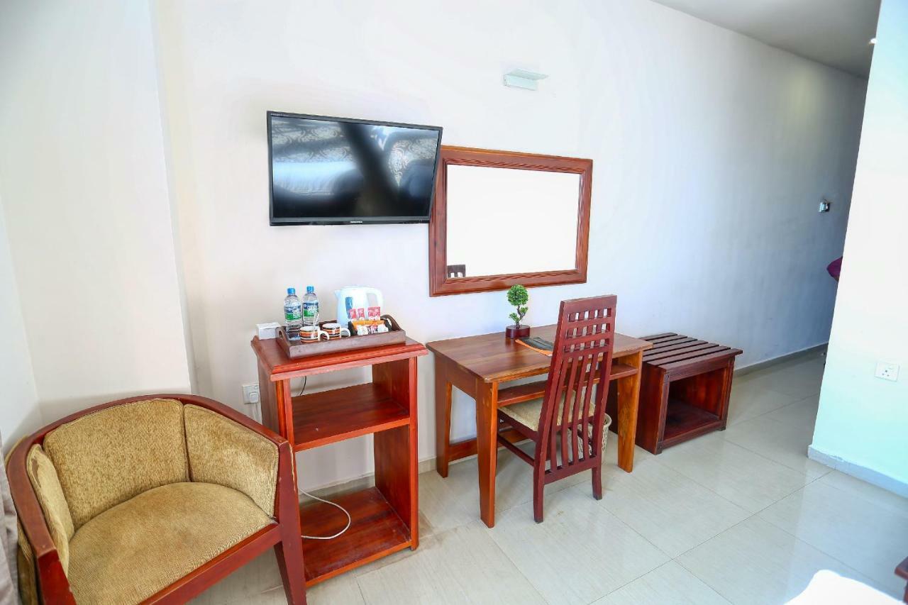 Lazaani Hotel Коломбо Екстериор снимка
